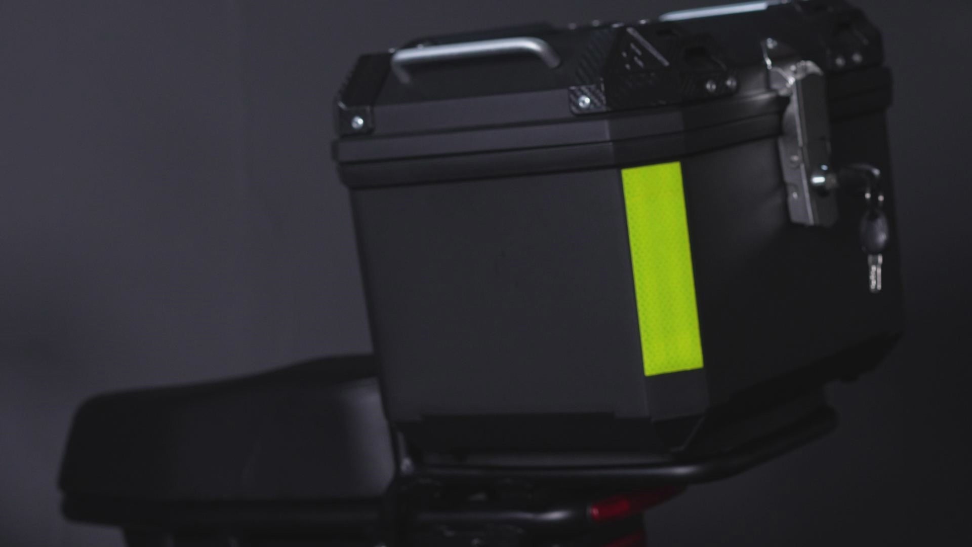 STRONG & LIGHTWEIGHT ALUMINUM rear trunk