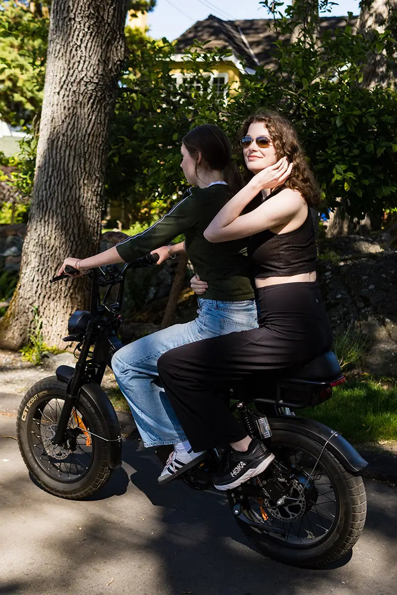 roll-road-emma-3.0-moped-style-ebike01.webp__PID:e3e0e106-b912-4210-a422-92708bcaab65