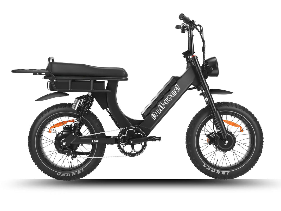 Front view of the black LEON e-bike with a 2-person seat, equipped with a powerful dual motor system.