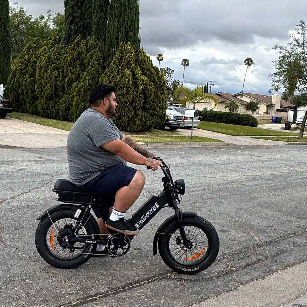 rollroad-emma40-ebike-customer-outdoor-riding-photo-2.webp__PID:267a47de-48b3-419a-b5ad-fd5f91c64262